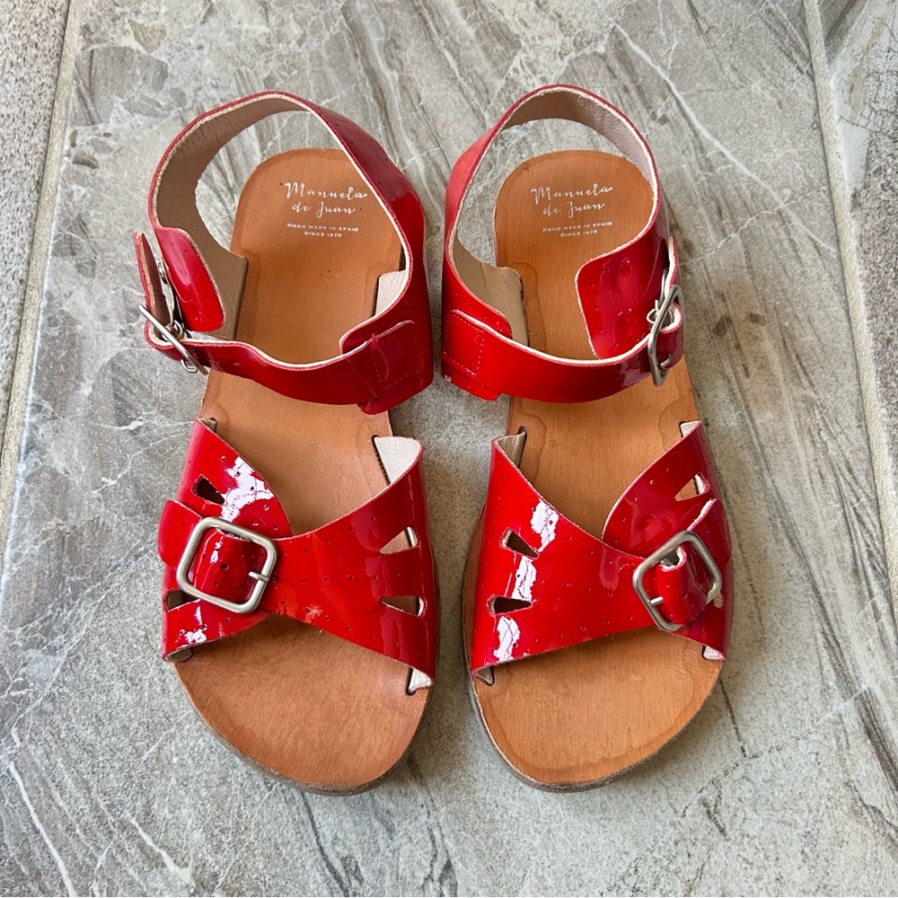 Manuela De Juan Red Patent leather Open Toe Buckle Sandals, Size 35 EU ( 3.5 US)